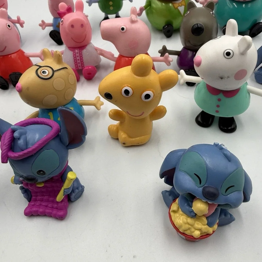 Peppa Pig & Friends Figure Lot of 21 Vacation Sports Stitch‎ Doorables Mixed